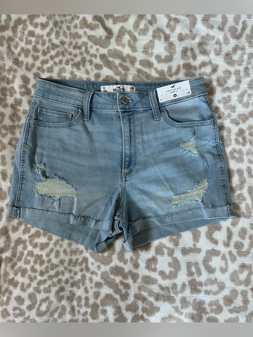 NWT Hollister Curvy Distressed High Rise Denim Shorts 3”, Size 11